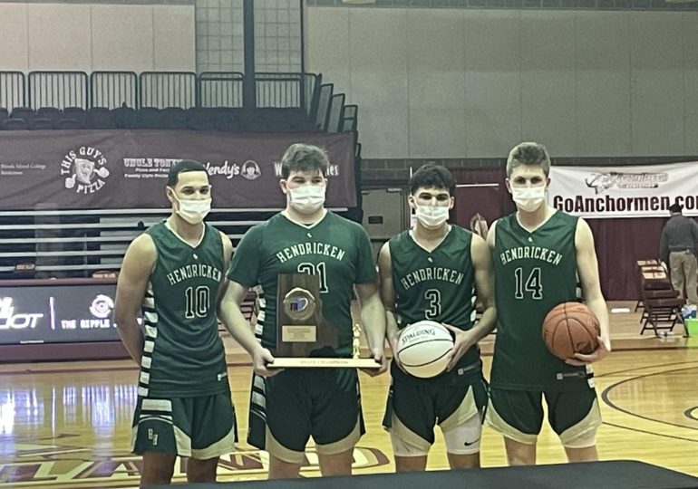 Hoopsters Fight to State Crowns