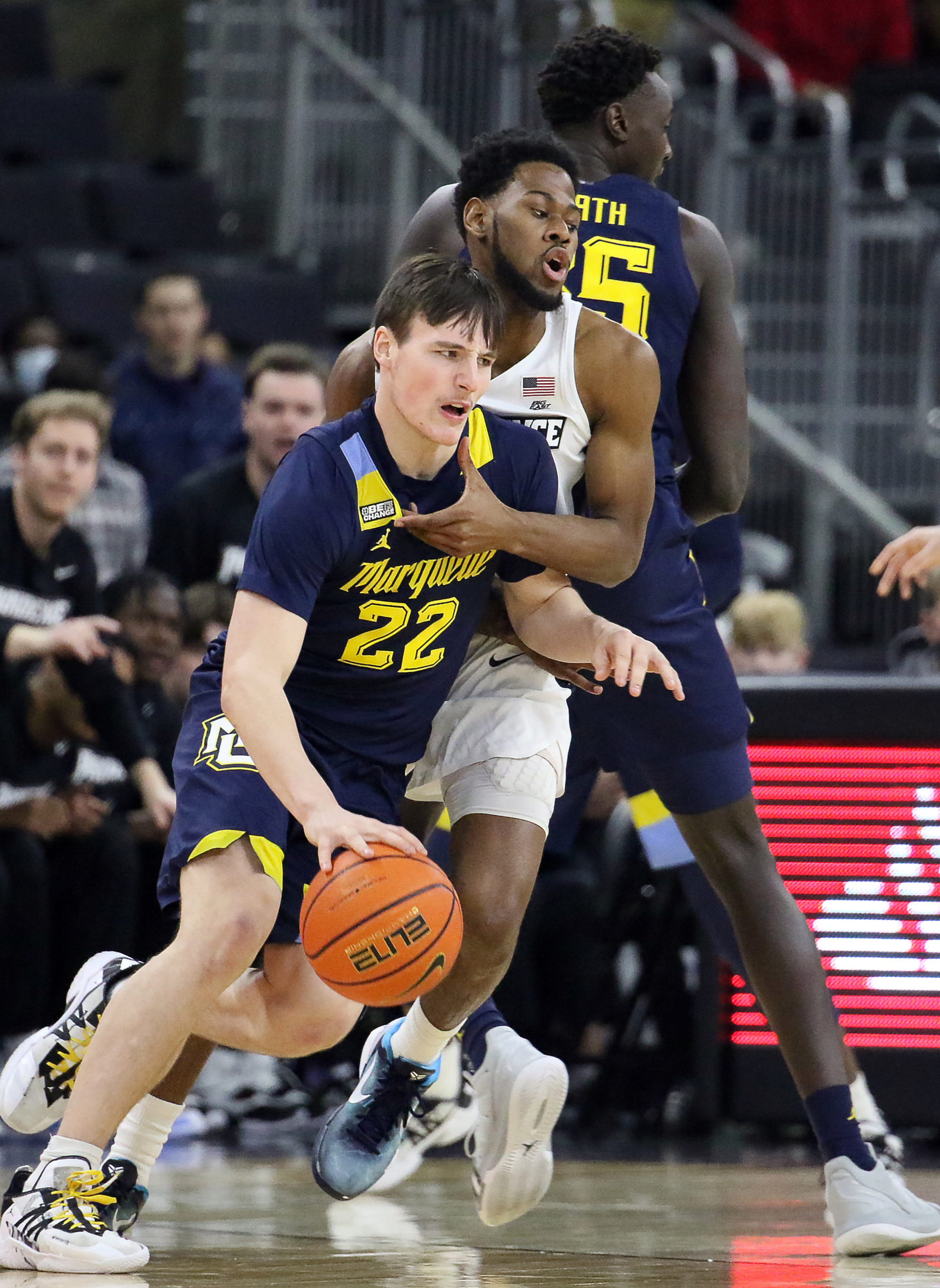 Marquette holds off late push, evens score with the Friars